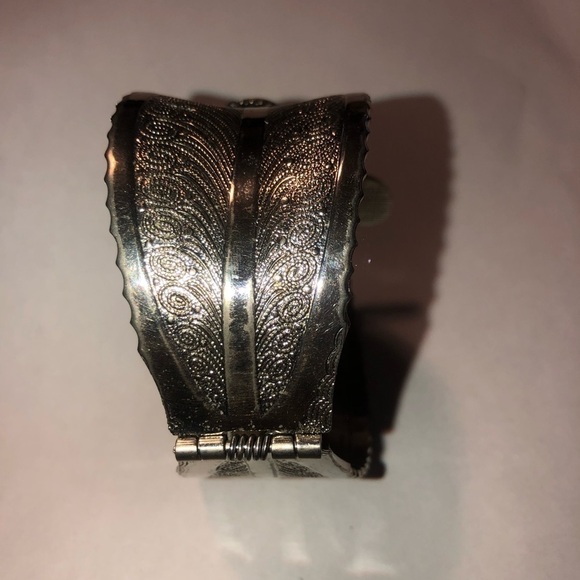 VTG Abalone Silver Tone Spring Hinged Cuff Western Etched Design 6” - Picture 3 of 6
